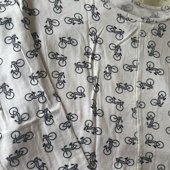 Stylish White Crop Top with 🚲  bike Pattern - Picture 4 of 6